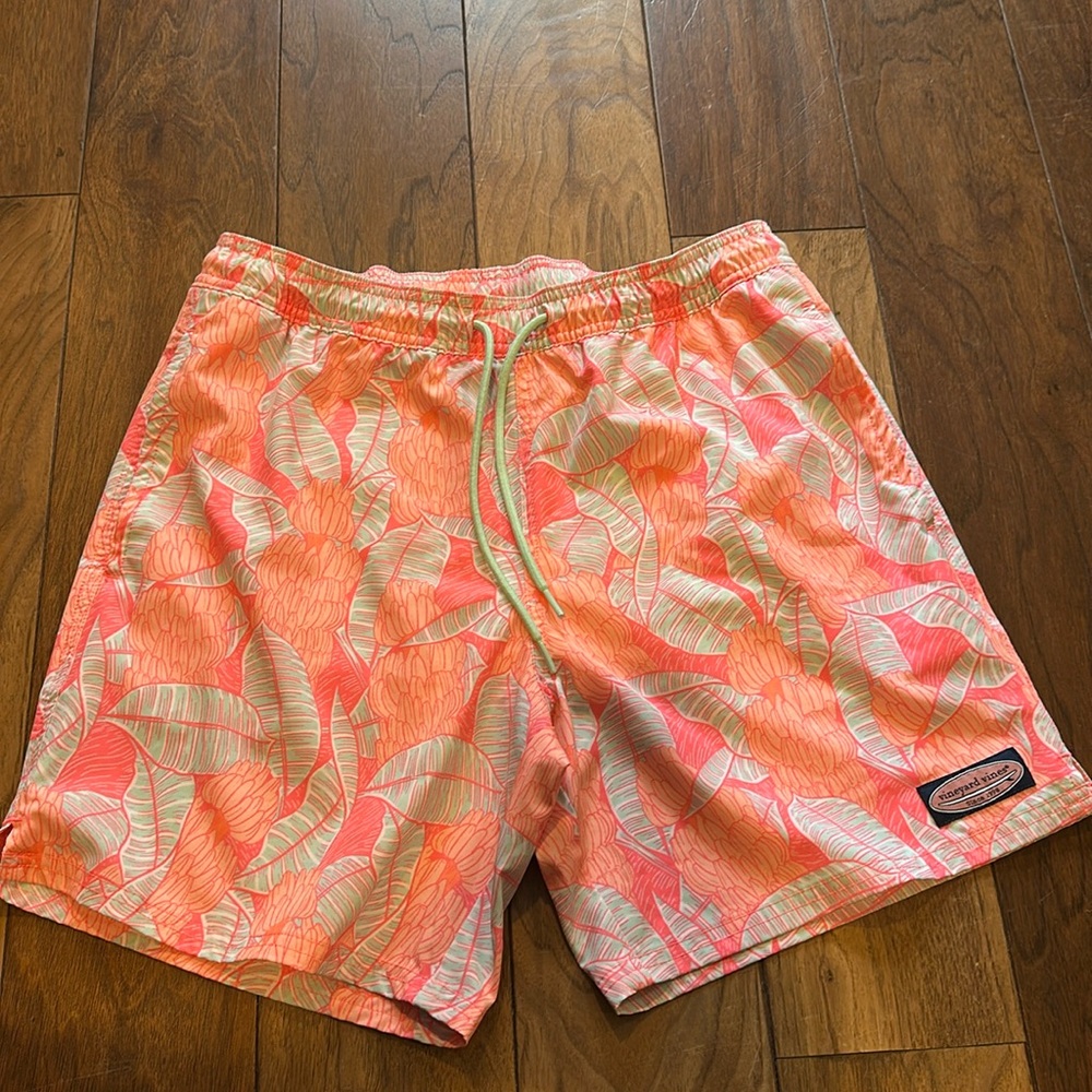 Vineyard Vines swim trunks, lined, small, 6.5”